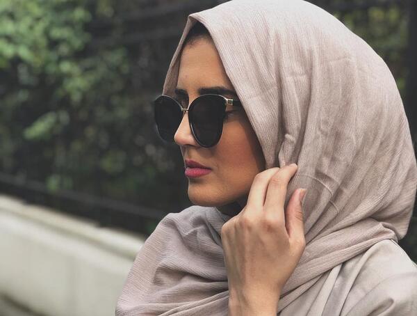 عکس دختر با روسری کوتاه