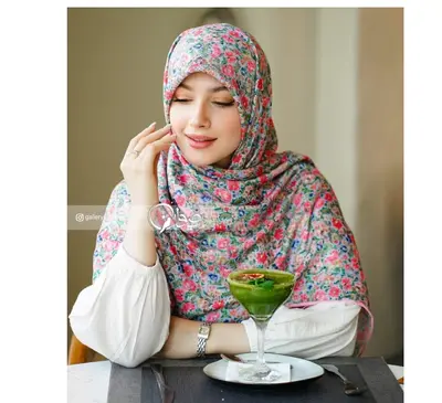 عکس با روسری سنتی