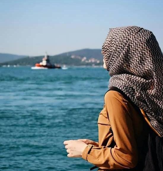 عکس دختر با روسری سبز
