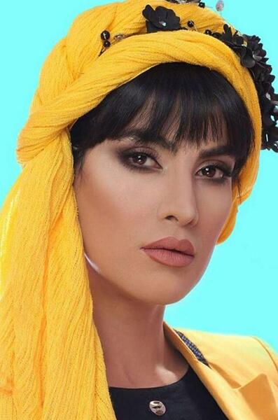 عکس دختر با روسری زرد