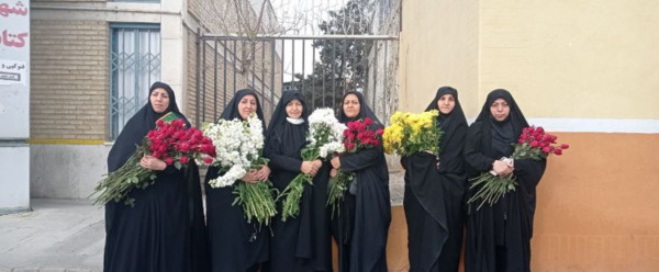 عکس فائزه روسری آبی