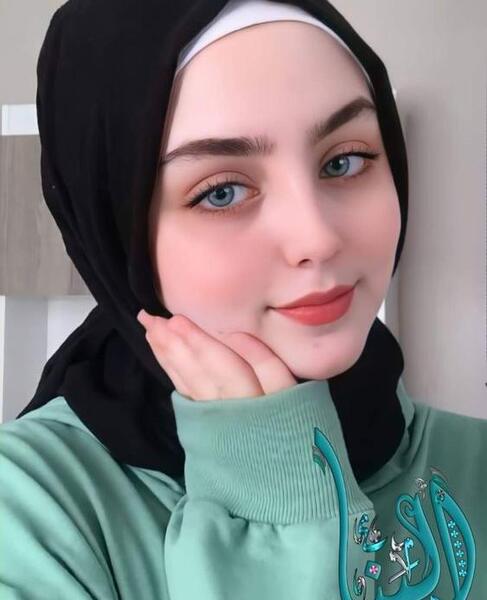 عکس زن با روسری برای پروفایل