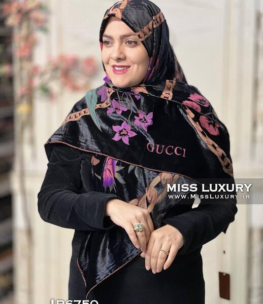 عکس دختر روسری بنفش