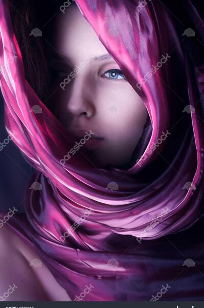 عکس دختر روسری بنفش