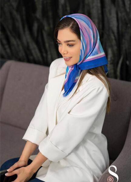عکس دختر روسری بنفش