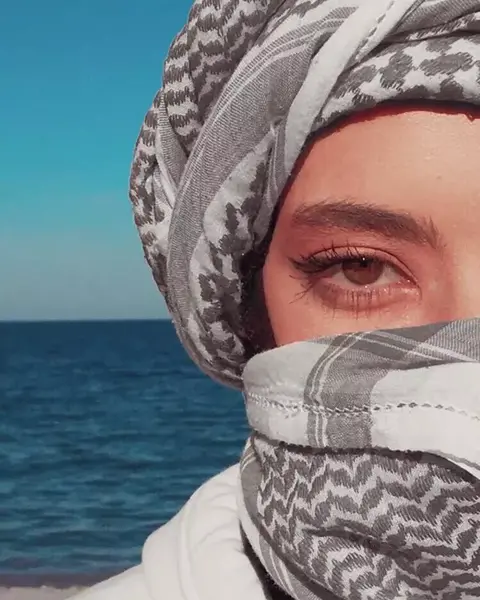 شال عکس دخترونه با چفیه عربی