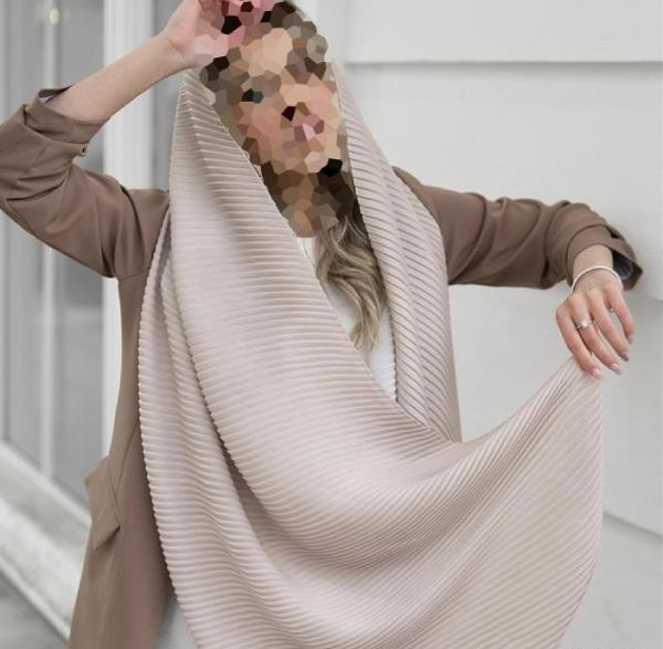 عکس شال پلیسه گلدار