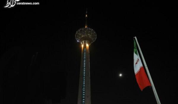 عکس برج میلاد در شب بارانی