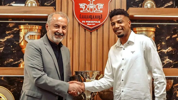عکس با پیراهن پرسپولیس