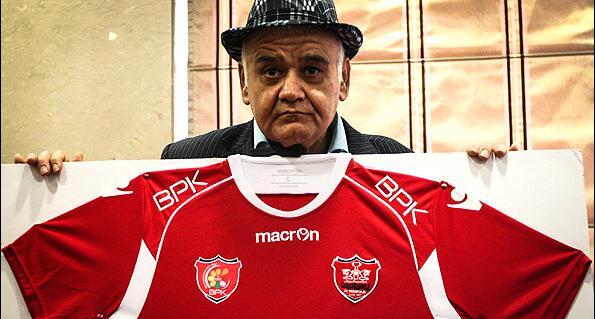 عکس با پیراهن پرسپولیس