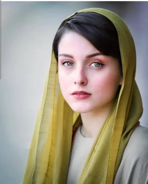 عکس سارا گرجی در واقعیت