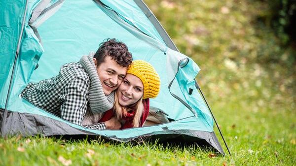 عکس ژست عکاسی دونفره در جنگل