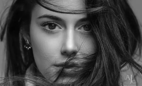 دانلود عکس دختر نیم رخ برای پروفایل