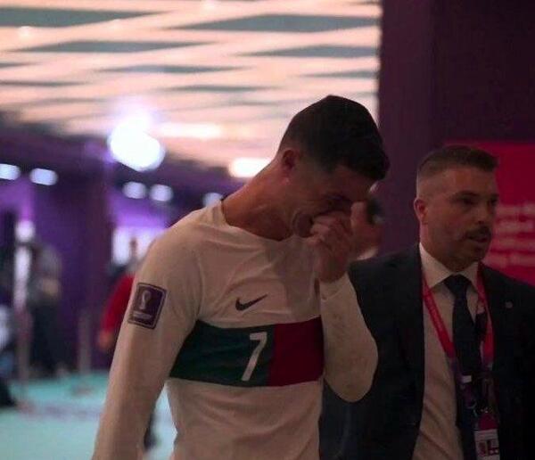 دانلود عکس رونالدو با جام جهانی