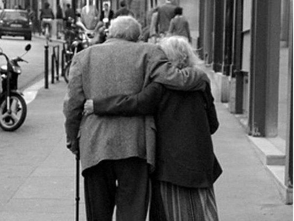 عکس نوشته های عاشقانه پیرمرد و پیرزن