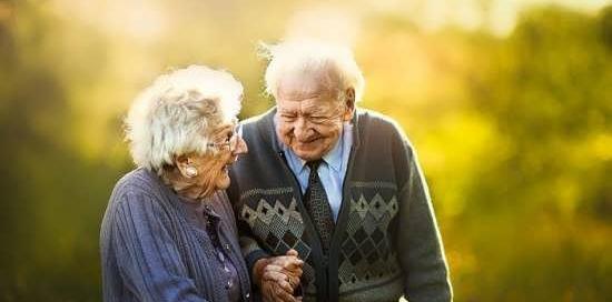 عکس نوشته های عاشقانه پیرمرد و پیرزن