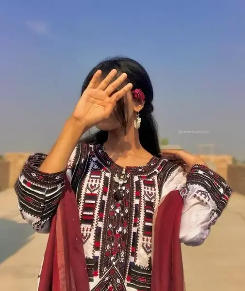 عکس دختر با لباس بلوچی خوشگل