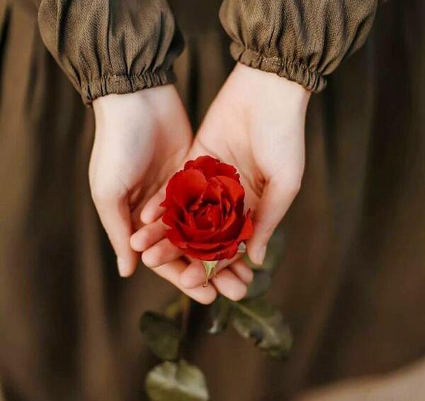 عکس دست عاشقانه دختر و پسر بلوچ