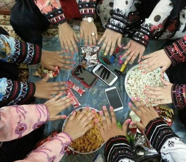 عکس دست عاشقانه دختر و پسر بلوچ