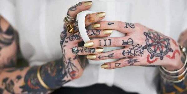 عکس تاتو روی دست لاغر
