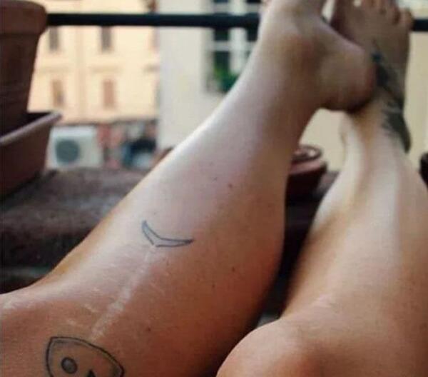 عکس تاتو اشک های مادرم حکم اعدام من است
