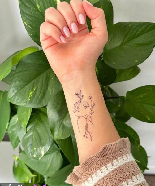 عکس طرح تاتو مینیمال روی مچ پا