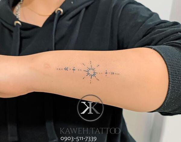 عکس تاتو مینیمال رو ساق پا
