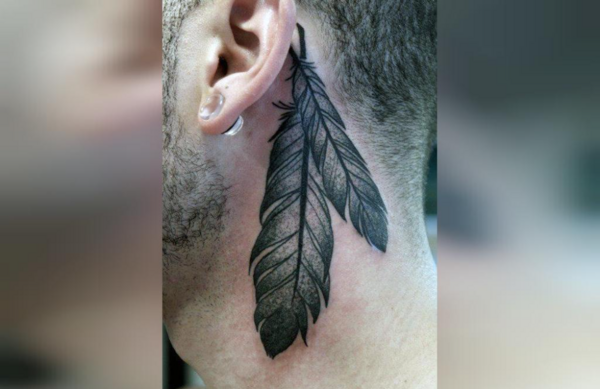 عکس تتو مينيمال تاتو گردن پسرانه
