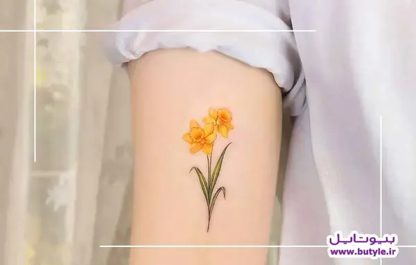 عکس تاتو مینیمال گل نیلوفر