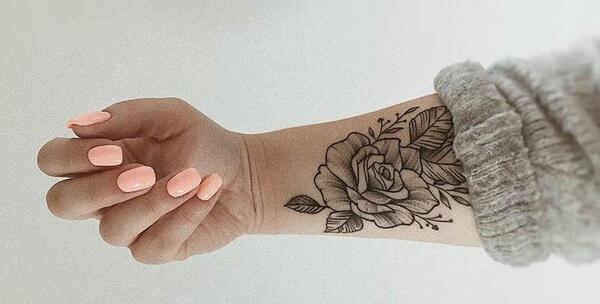 عکس تاتو گل رز مینیمال