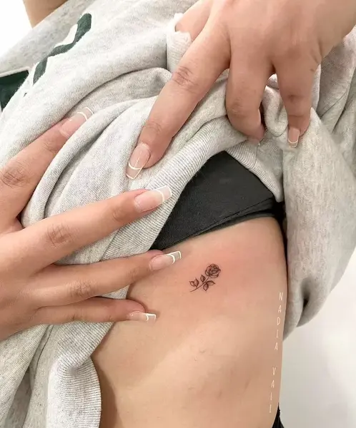 عکس تاتو گل رز مینیمال