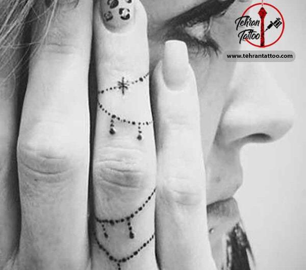 عکس تاتو روی انگشت های دست