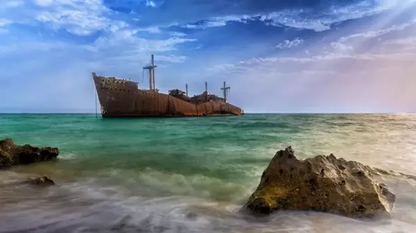 عکس جزیره کیش کشتی یونانی