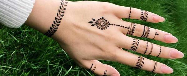 عکس خالکوبی کوچک روی دست دخترانه