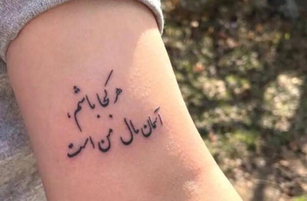 عکس طرح تاتو روی دست حروف انگلیسی