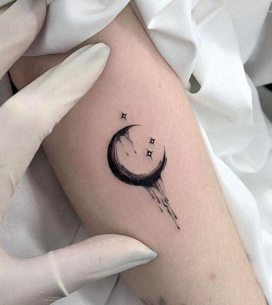 عکس تاتو روی دست ساده زنانه
