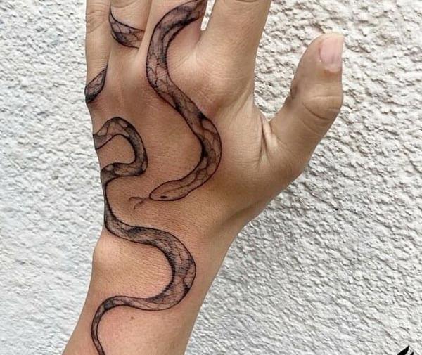 عکس تاتو مار روی دست ساده