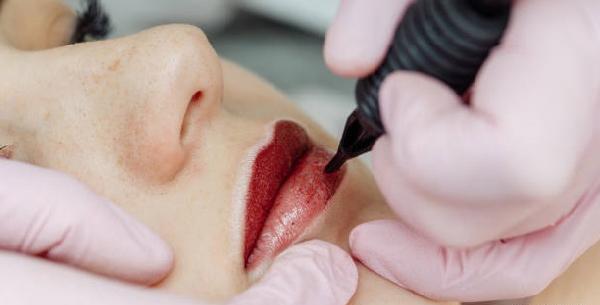 عکس علت رنگ نگرفتن تاتو لب نی نی سایت