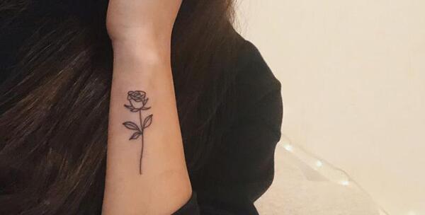 عکس تاتو گل رز روی دست معنی
