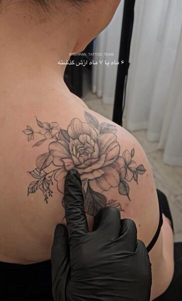 عکس تاتو گل رز روی دست مردانه