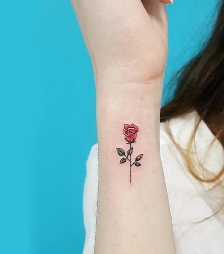 عکس تاتو گل رز روی دست مردانه