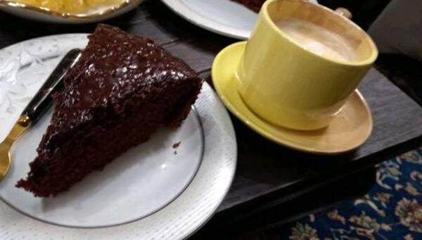 عکس کیک و قهوه در کافه