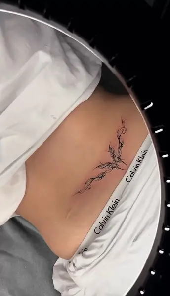 عکس تاتو روی کمر دخترانه