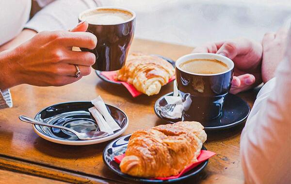 عکس از کافه رفتن