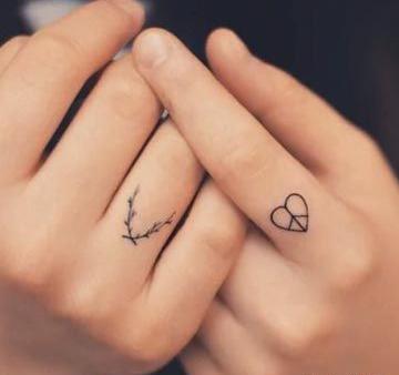عکس تاتو قلب شکسته مینیمال