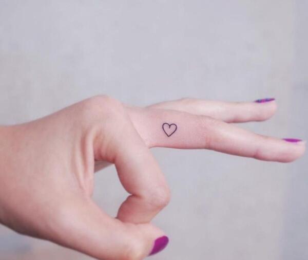 عکس تاتو قلب کوچک رو انگشت