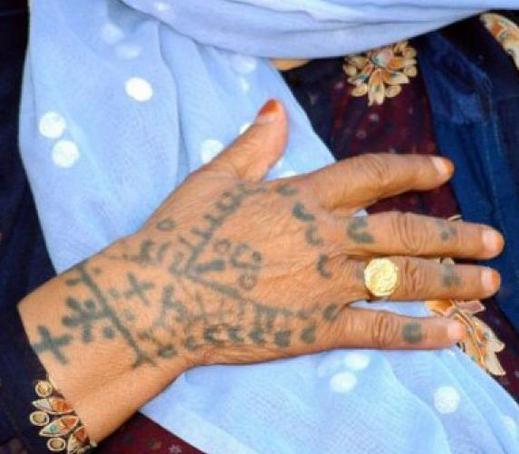 عکس تاتو على اليد من الخلف