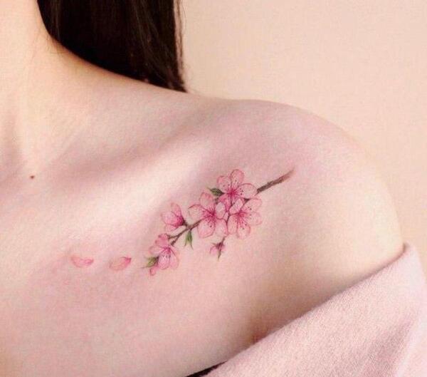 عکس تاتو نوشته ژاپنی روی گردن