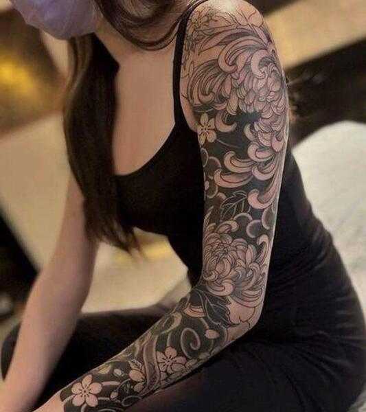 عکس تاتو نوشته ژاپنی پشت کمر