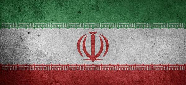 عکس خام با پرچم ایران